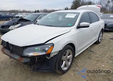 2013 Volkswagen Passat 2.5L Se z USA, uszkodzony, nr VIN 1VWBP7A31DC130859